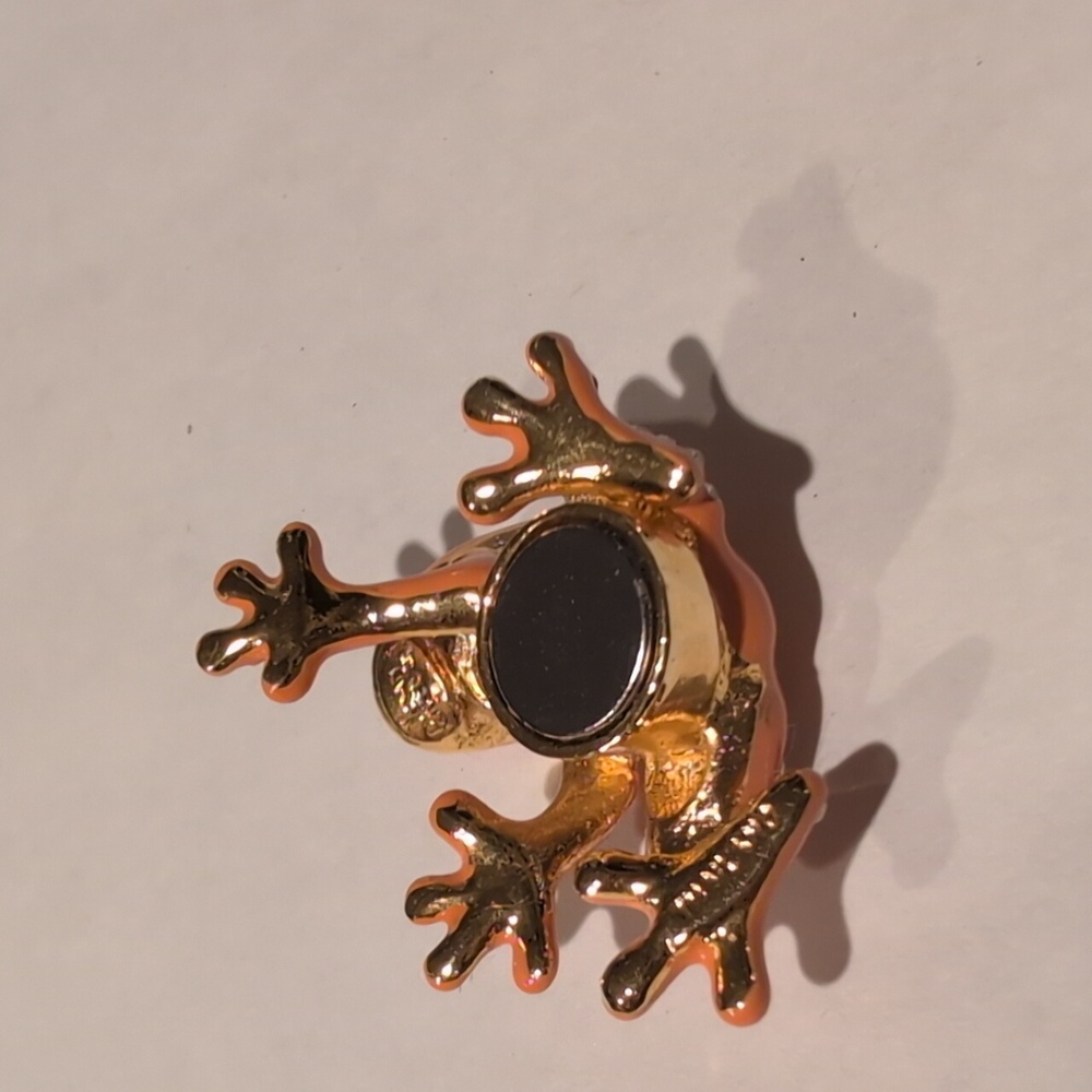 Joan Rivers Magnetic Frog Brooch - Picture 10 of 12